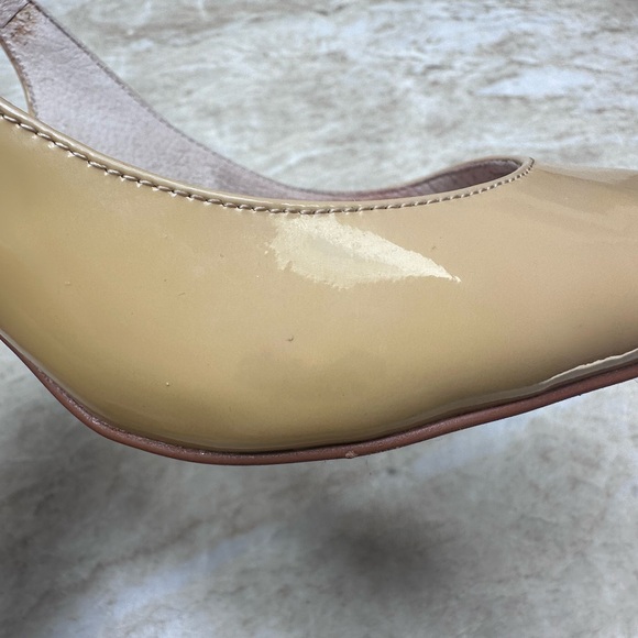 Vince Camuto Beige Patent Pointy toe sling back pumps. Size 8W - Picture 8 of 12